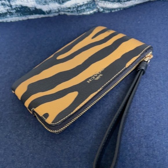 Coach Corner Zip Wristlet With Tiger Print Gold/Honey/Black Multi - Picture 9 of 16